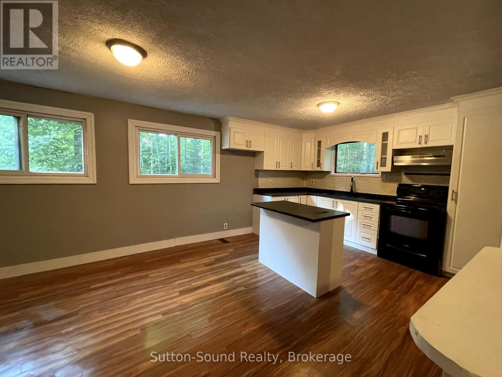 












442 BERFORD LAKE ROAD

,
South Bruce Peninsula,




Ontario
N0H2T0

