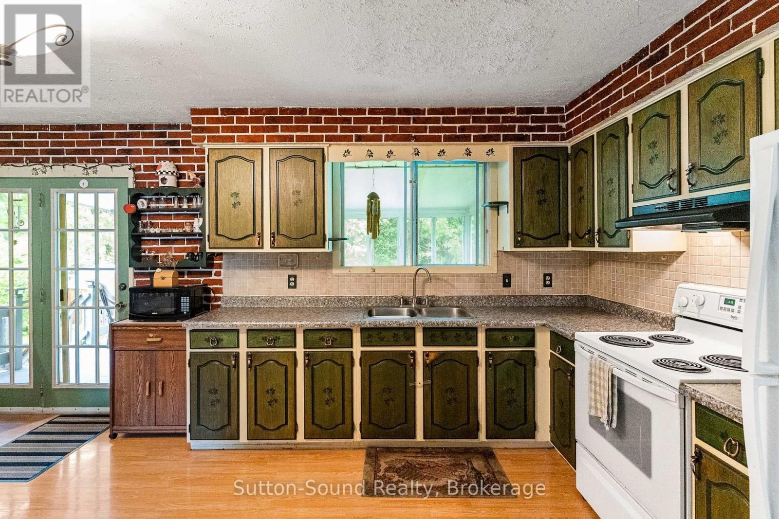 












17 FRONT STREET

,
South Bruce Peninsula,




Ontario
N0H1P0

