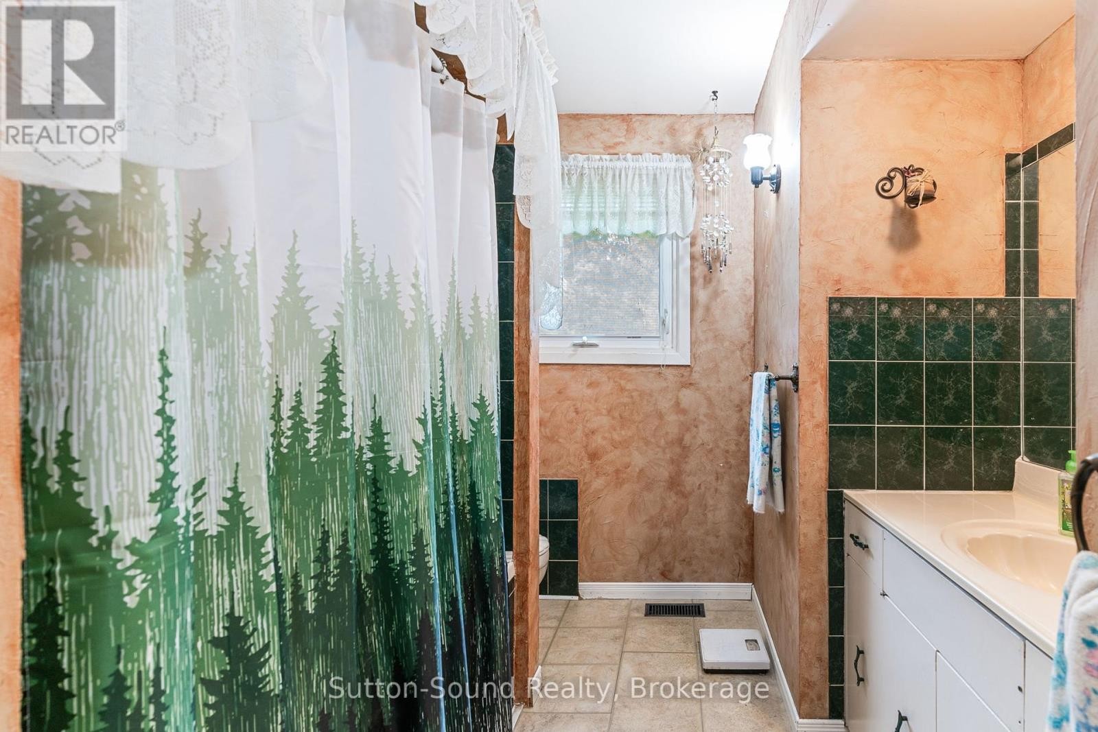












17 FRONT STREET

,
South Bruce Peninsula,




Ontario
N0H1P0

