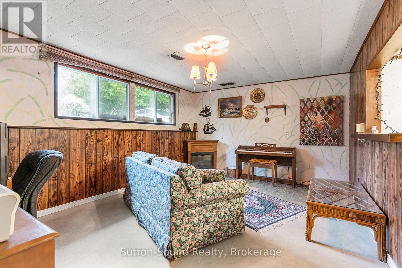 












17 FRONT STREET

,
South Bruce Peninsula,




Ontario
N0H1P0

