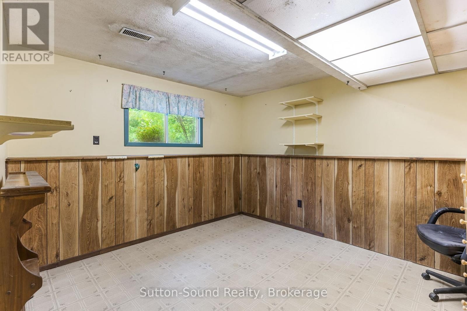 












17 FRONT STREET

,
South Bruce Peninsula,




Ontario
N0H1P0

