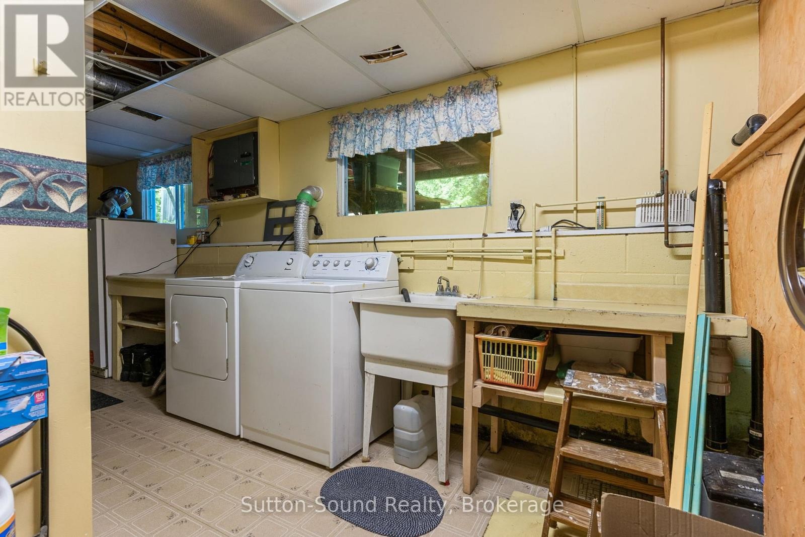 












17 FRONT STREET

,
South Bruce Peninsula,




Ontario
N0H1P0

