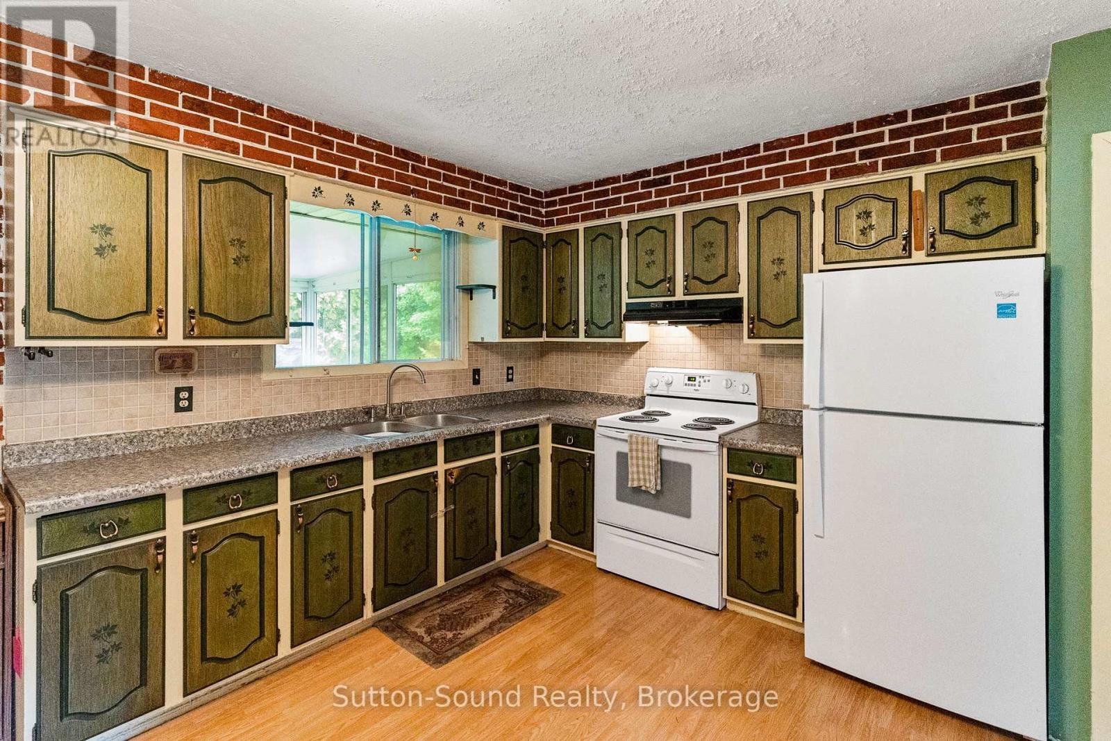 












17 FRONT STREET

,
South Bruce Peninsula,




Ontario
N0H1P0

