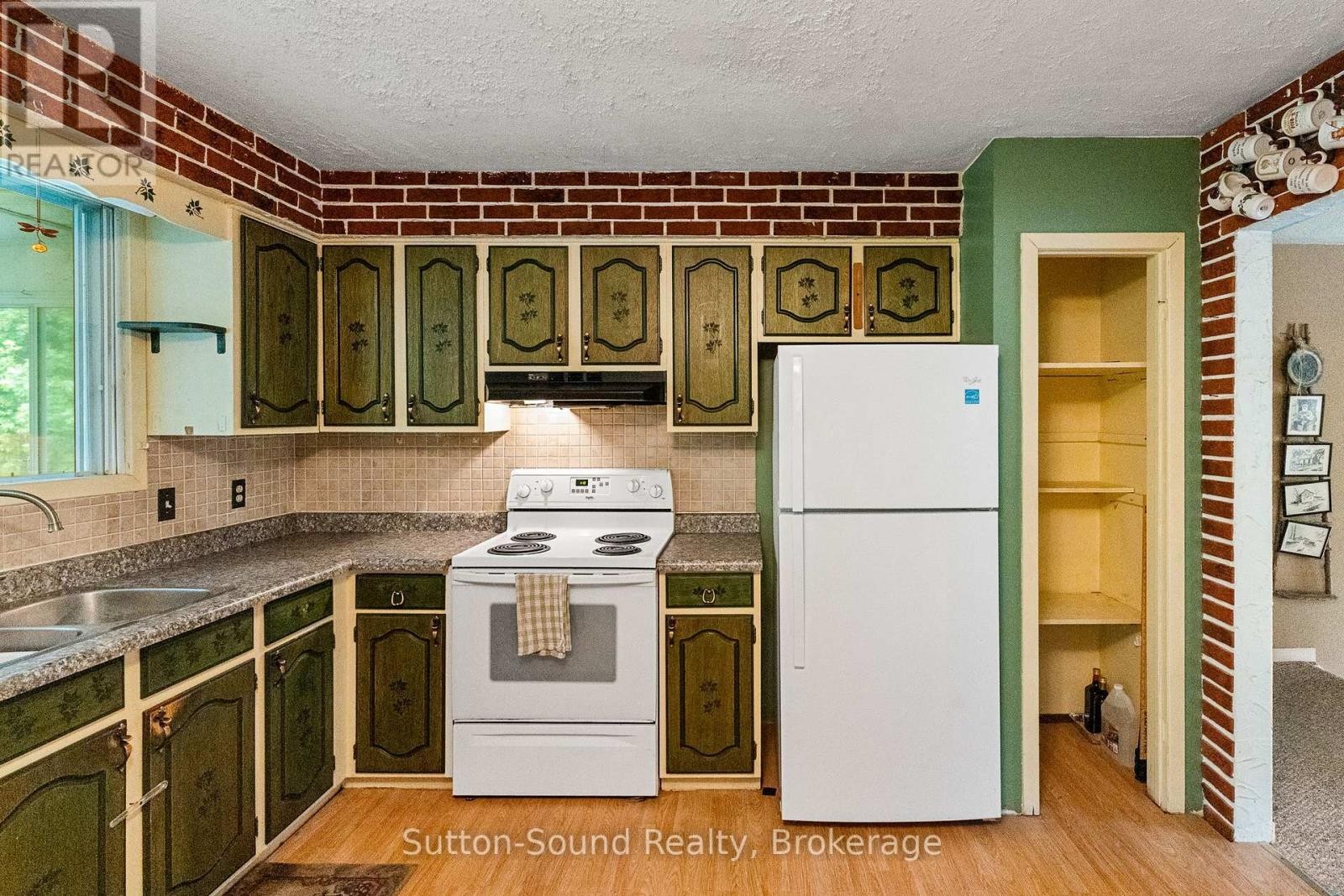 












17 FRONT STREET

,
South Bruce Peninsula,




Ontario
N0H1P0

