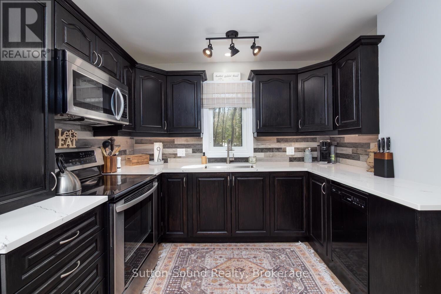 












134 LAKEVIEW DRIVE

,
Georgian Bluffs,




Ontario
N0H2T0

