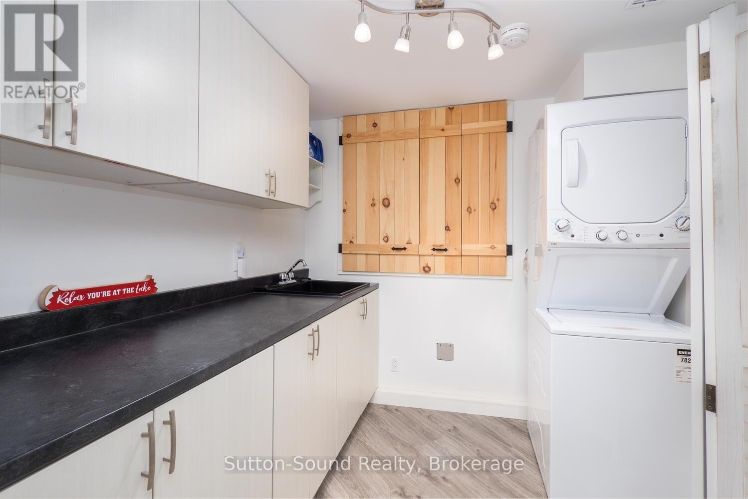 












134 LAKEVIEW DRIVE

,
Georgian Bluffs,




Ontario
N0H2T0

