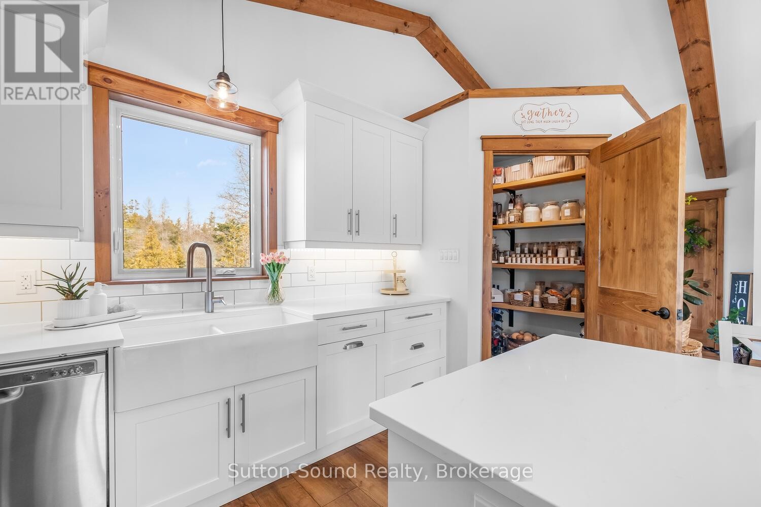 












107 WHISKEY HARBOUR ROAD

,
Northern Bruce Peninsula,




Ontario
N0H2T0


