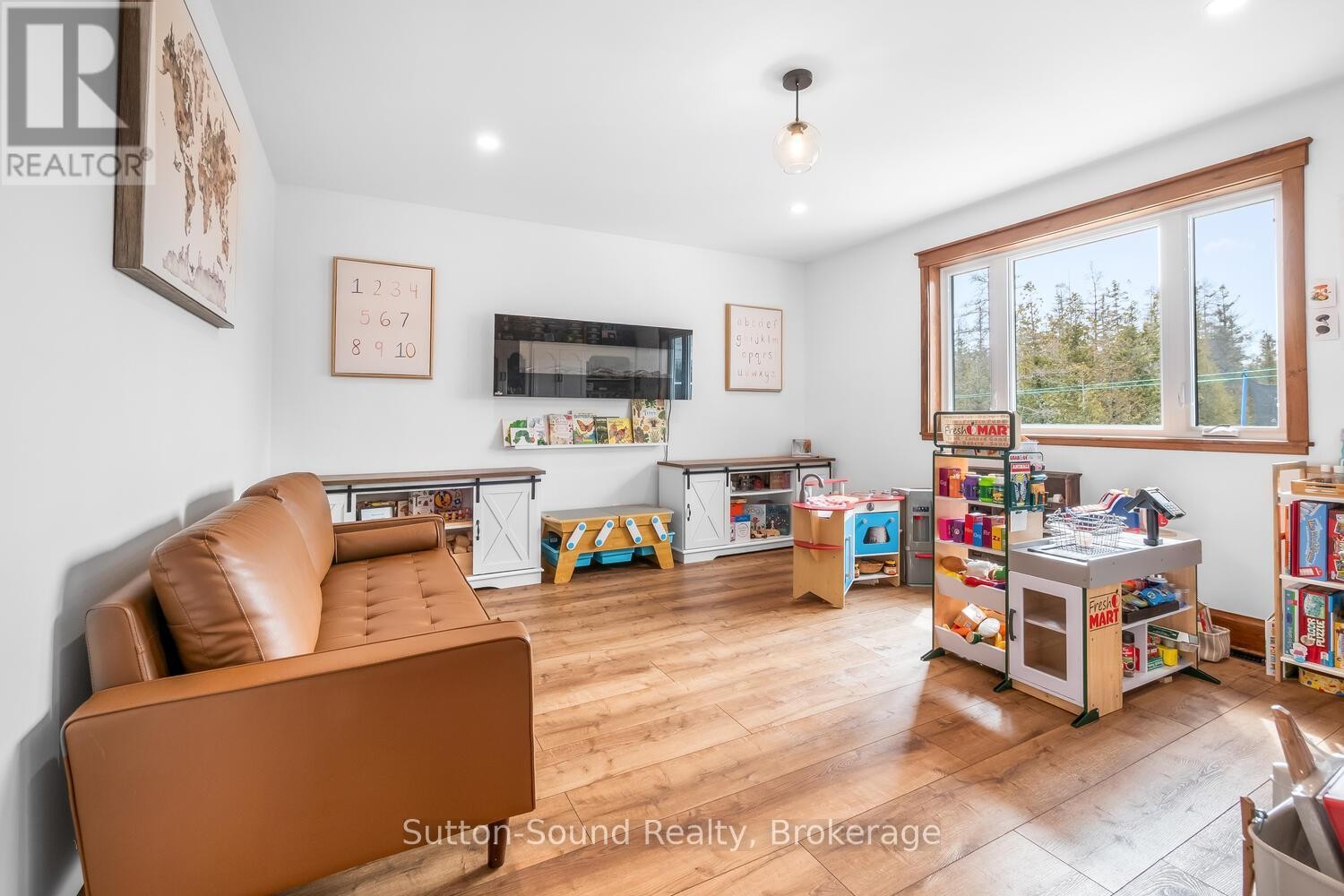 












107 WHISKEY HARBOUR ROAD

,
Northern Bruce Peninsula,




Ontario
N0H2T0


