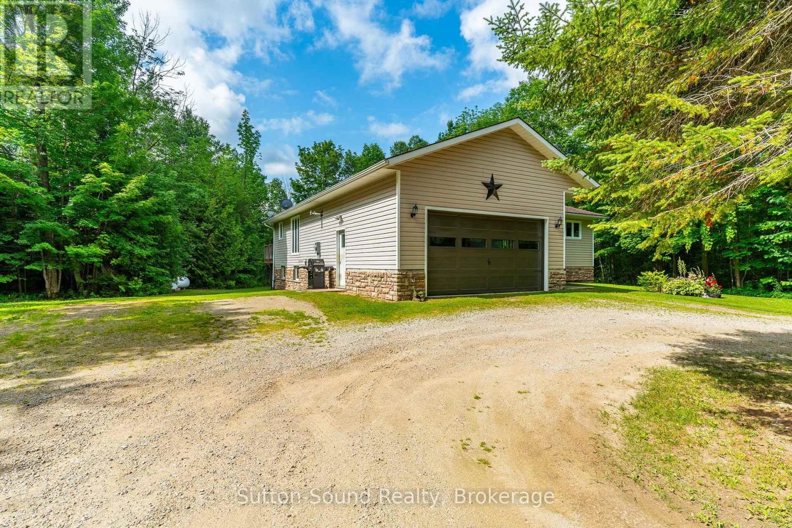 












275 CENTRE DIAGONAL ROAD

,
South Bruce Peninsula,




Ontario
N0H2T0

