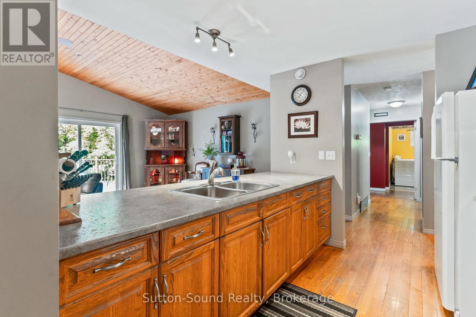 












275 CENTRE DIAGONAL ROAD

,
South Bruce Peninsula,




Ontario
N0H2T0

