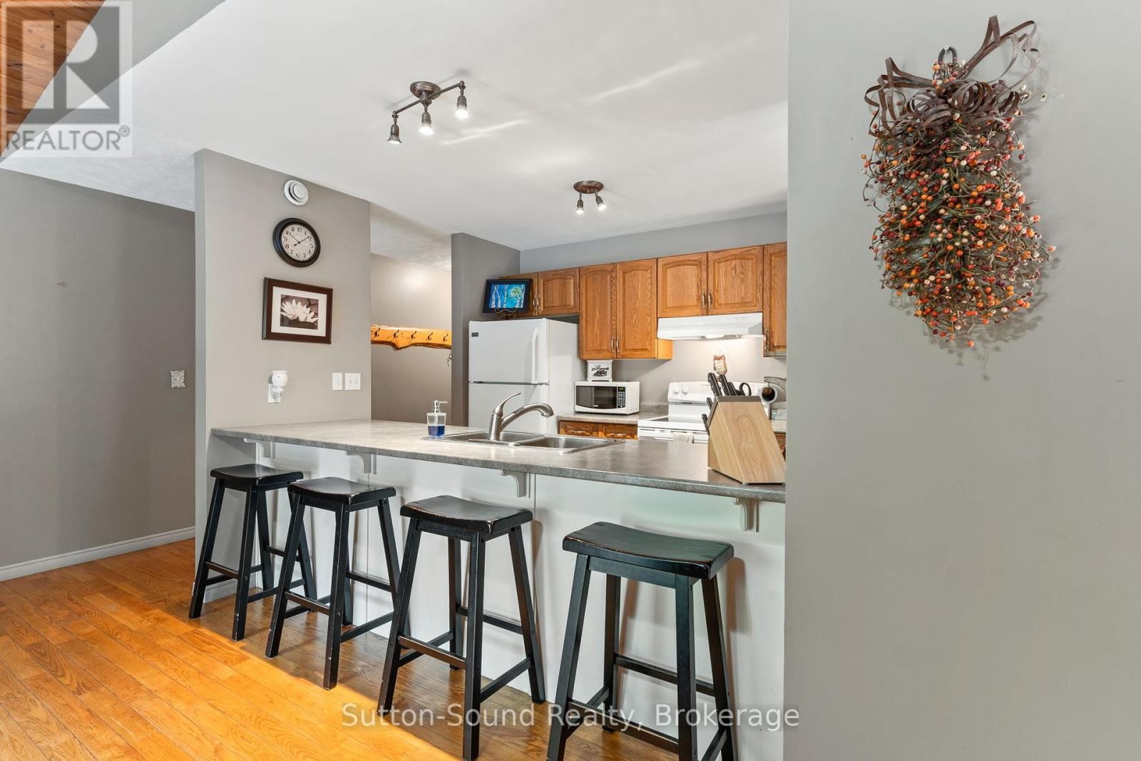












275 CENTRE DIAGONAL ROAD

,
South Bruce Peninsula,




Ontario
N0H2T0

