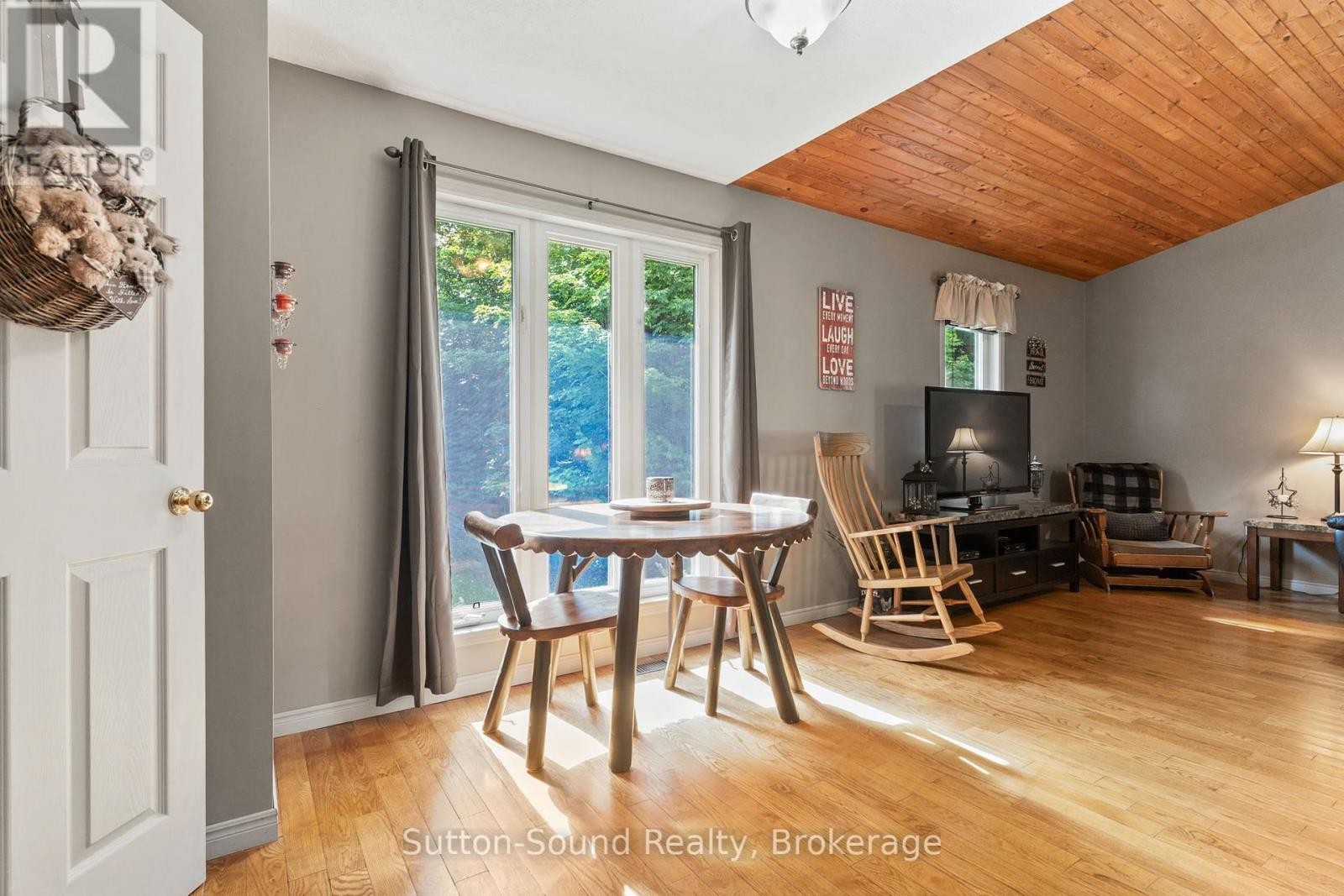 












275 CENTRE DIAGONAL ROAD

,
South Bruce Peninsula,




Ontario
N0H2T0

