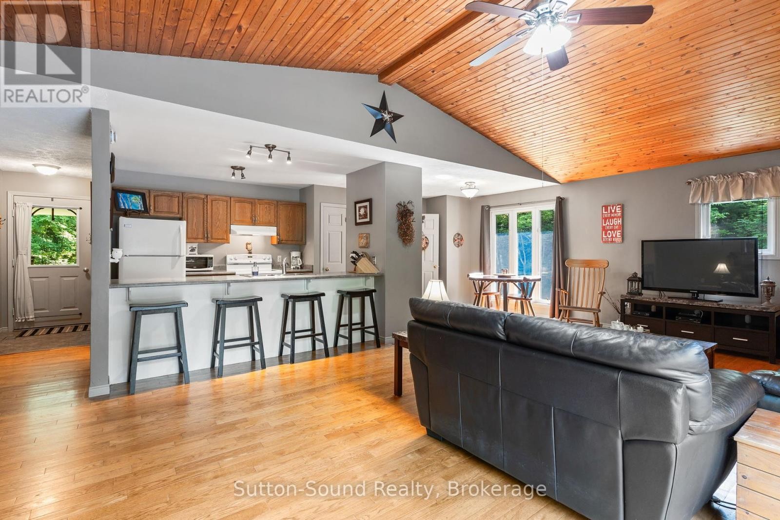 












275 CENTRE DIAGONAL ROAD

,
South Bruce Peninsula,




Ontario
N0H2T0

