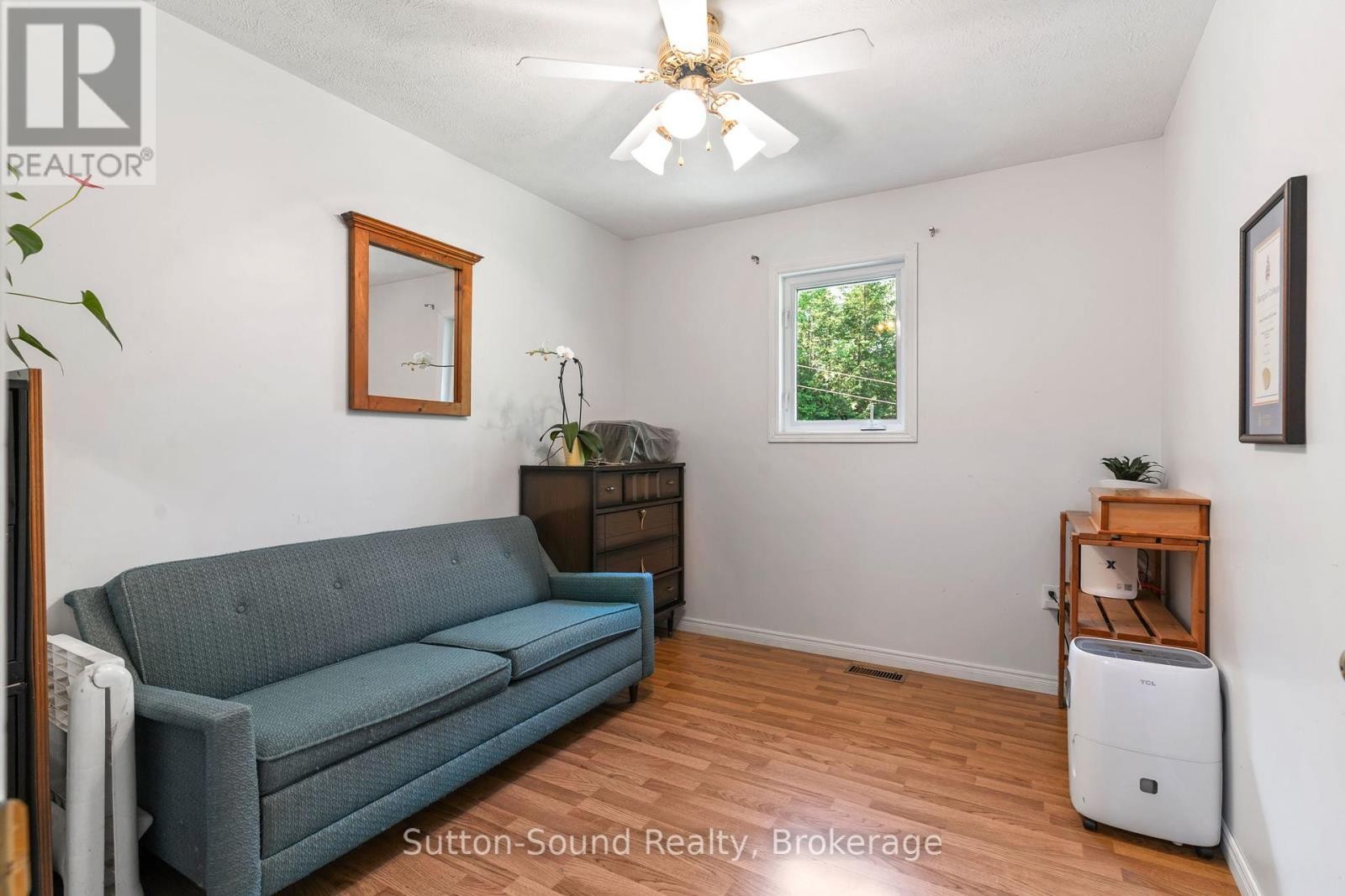












275 CENTRE DIAGONAL ROAD

,
South Bruce Peninsula,




Ontario
N0H2T0

