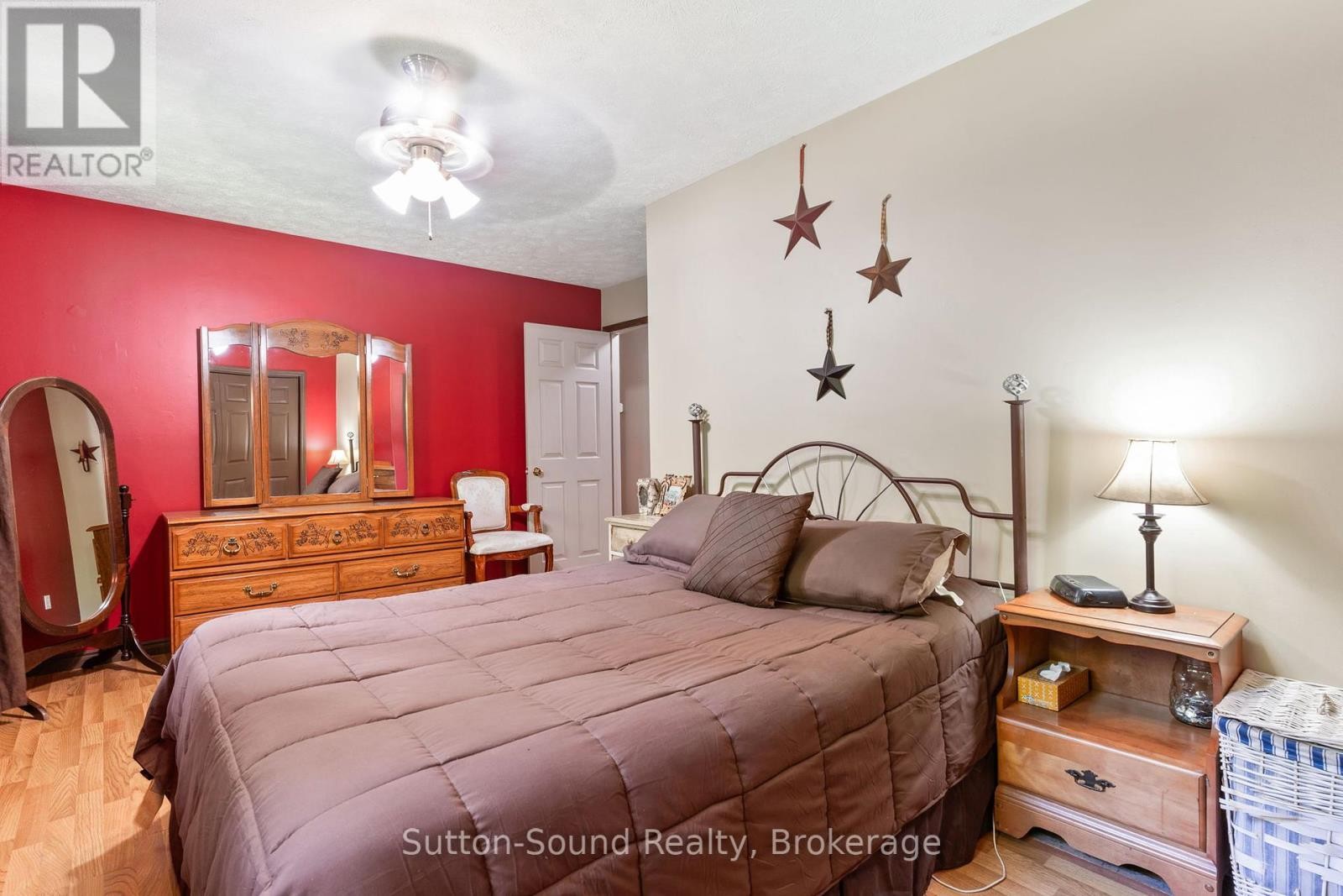 












275 CENTRE DIAGONAL ROAD

,
South Bruce Peninsula,




Ontario
N0H2T0

