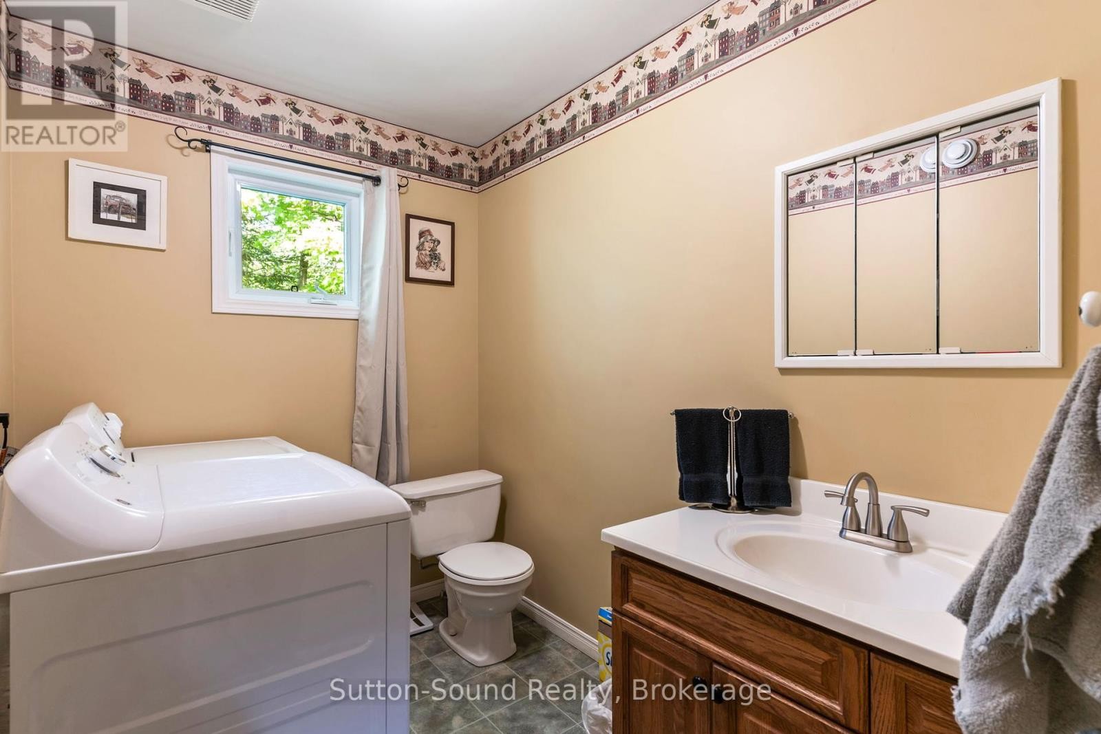 












275 CENTRE DIAGONAL ROAD

,
South Bruce Peninsula,




Ontario
N0H2T0

