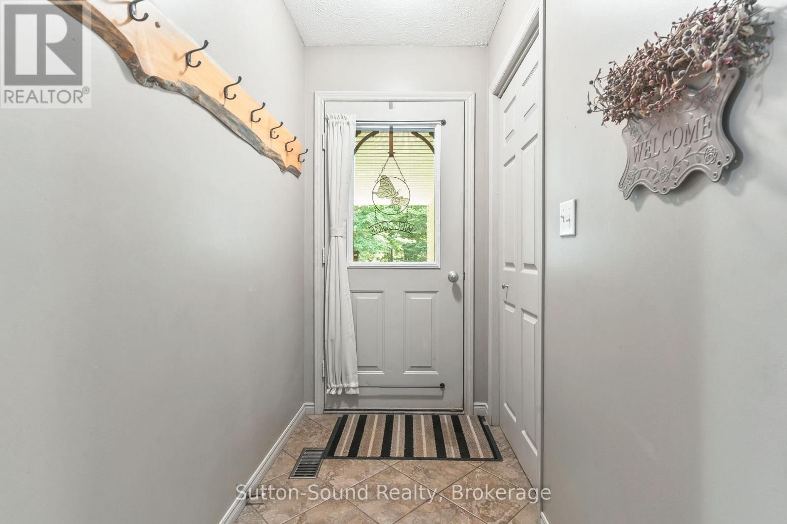 












275 CENTRE DIAGONAL ROAD

,
South Bruce Peninsula,




Ontario
N0H2T0

