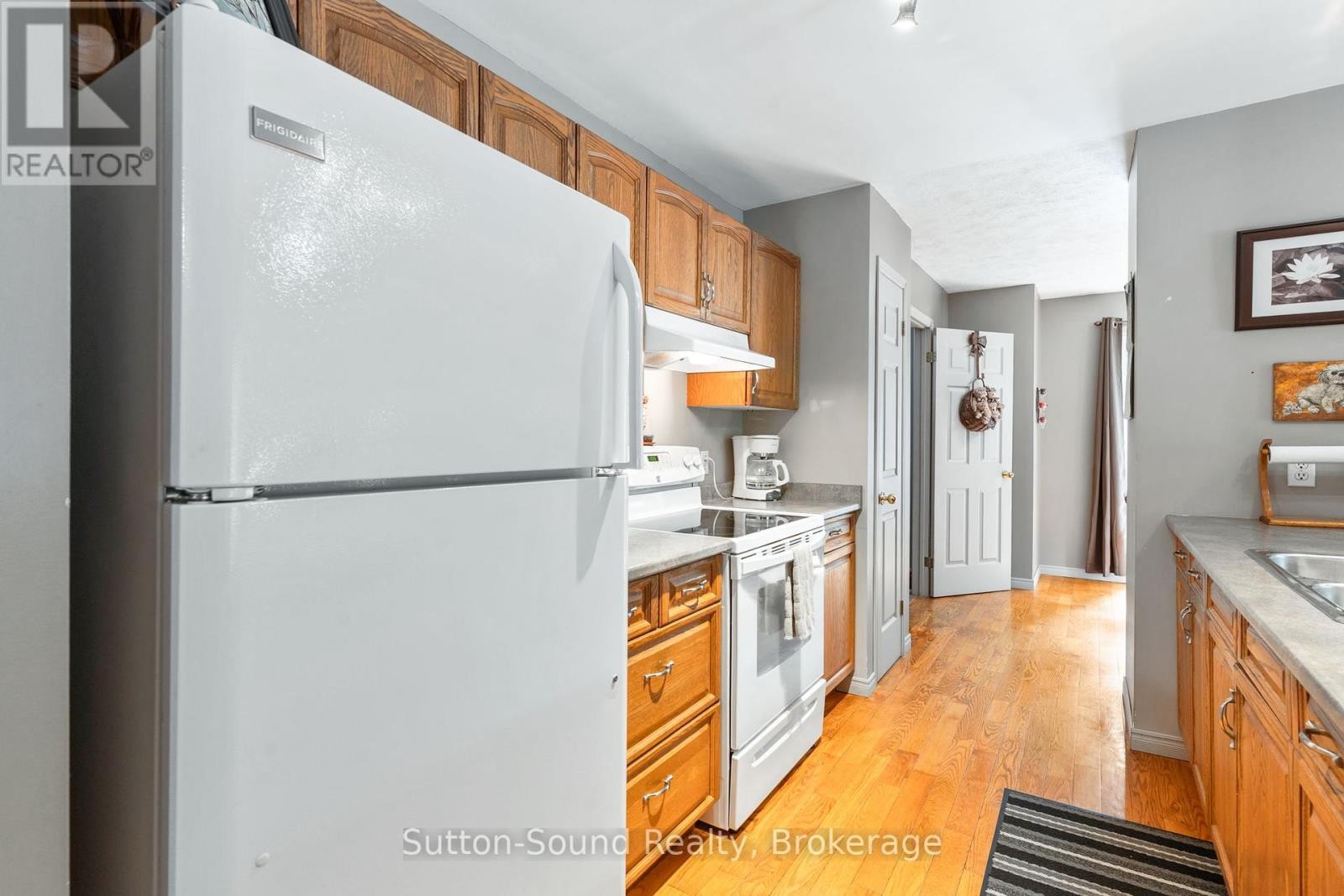 












275 CENTRE DIAGONAL ROAD

,
South Bruce Peninsula,




Ontario
N0H2T0

