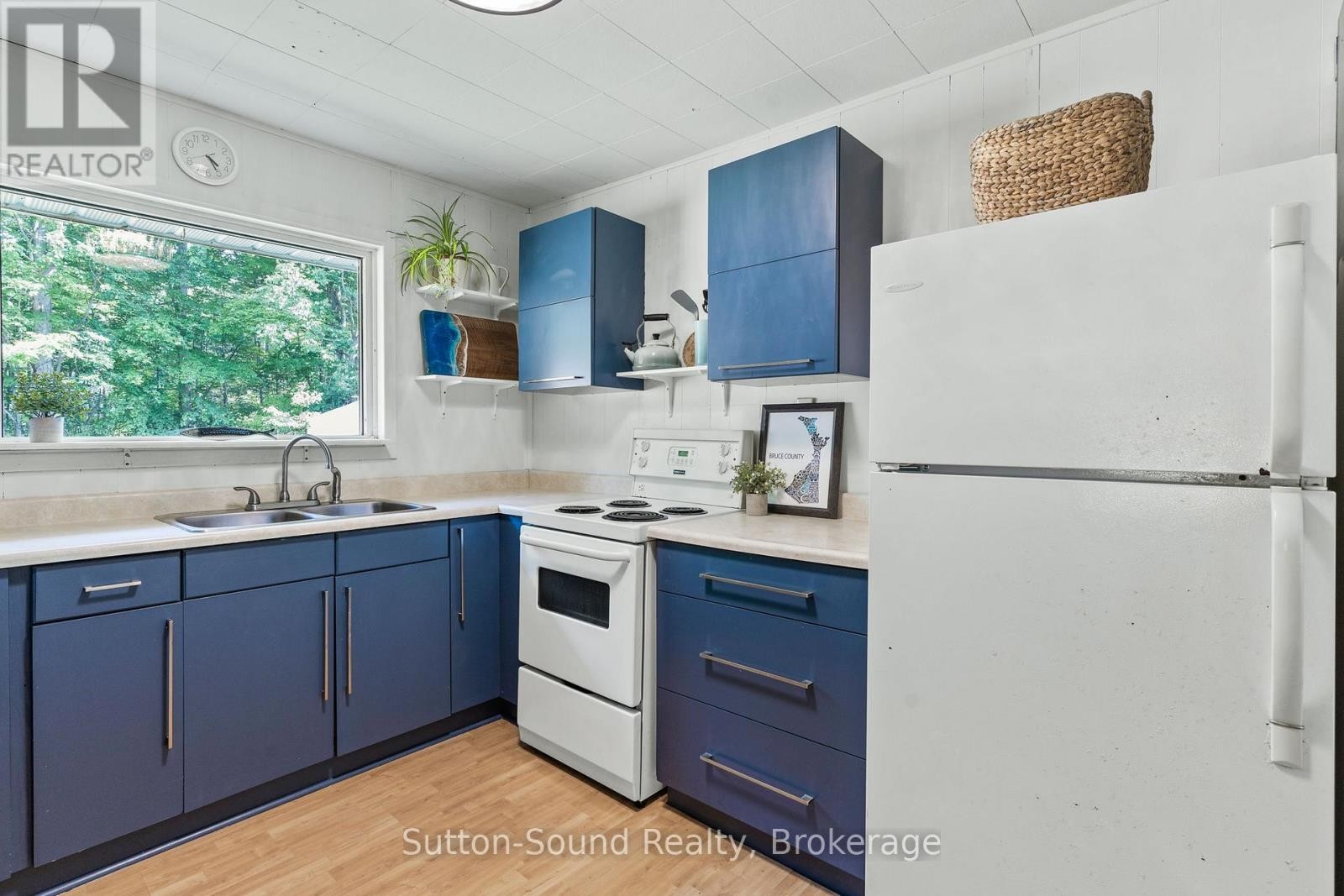 












29 AVELE ROAD

,
South Bruce Peninsula,




Ontario
N0H1X0

