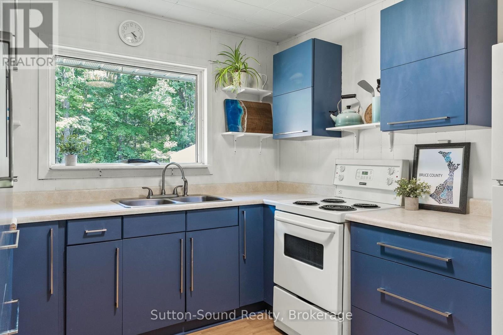 












29 AVELE ROAD

,
South Bruce Peninsula,




Ontario
N0H1X0


