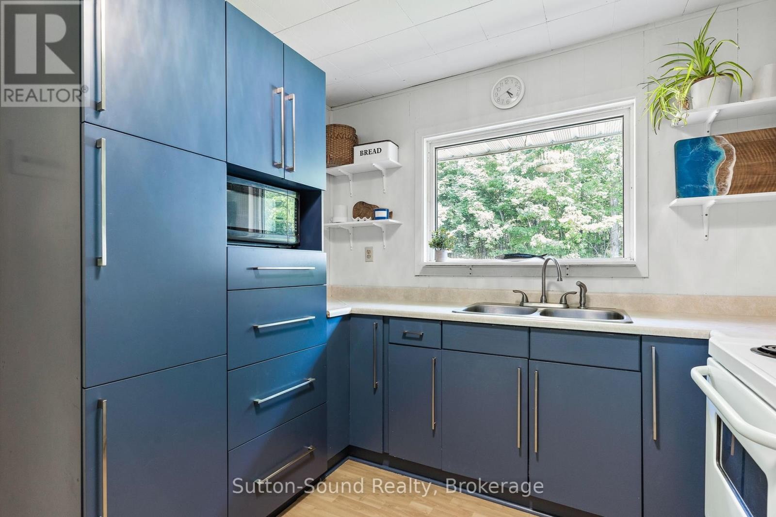 












29 AVELE ROAD

,
South Bruce Peninsula,




Ontario
N0H1X0

