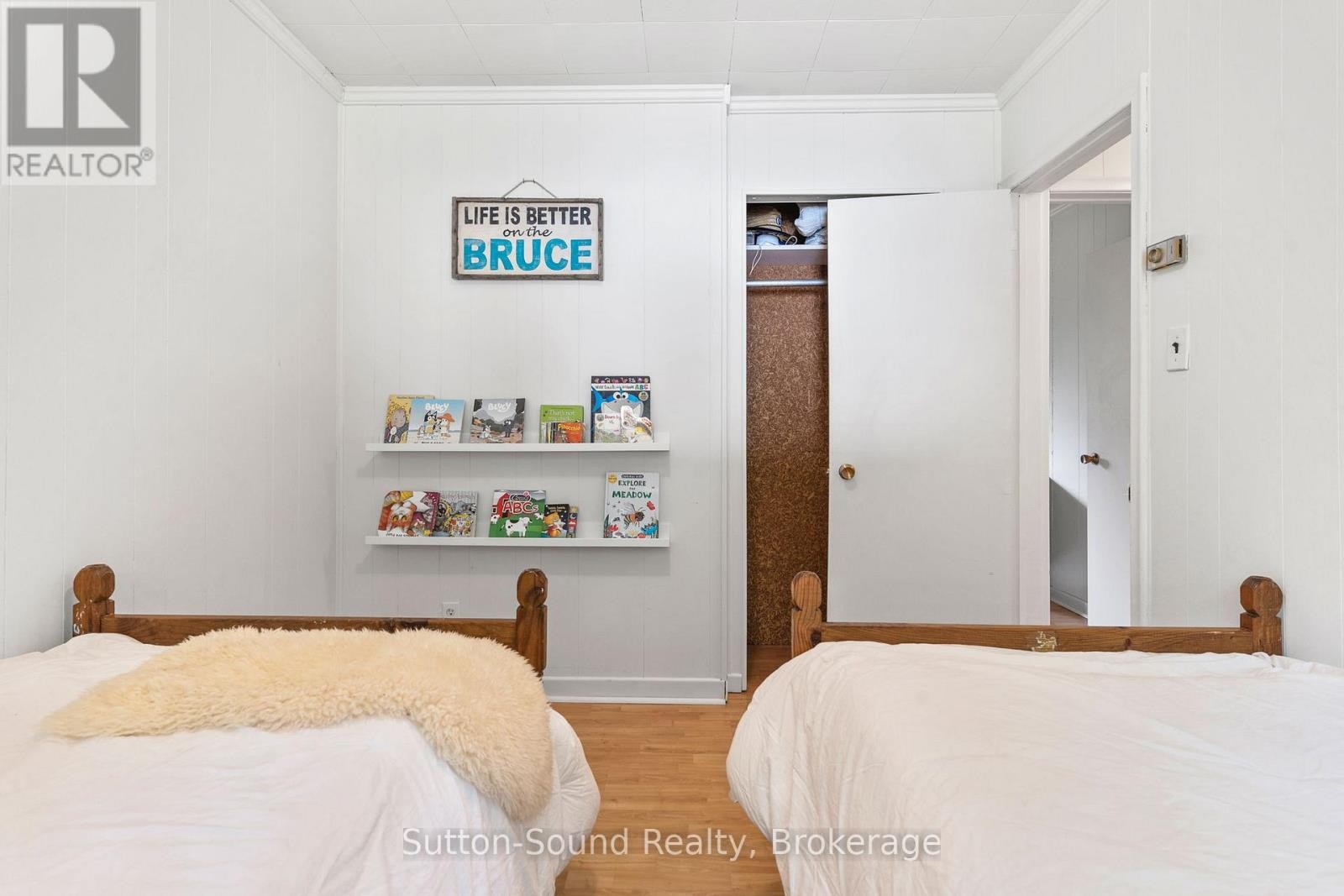 












29 AVELE ROAD

,
South Bruce Peninsula,




Ontario
N0H1X0


