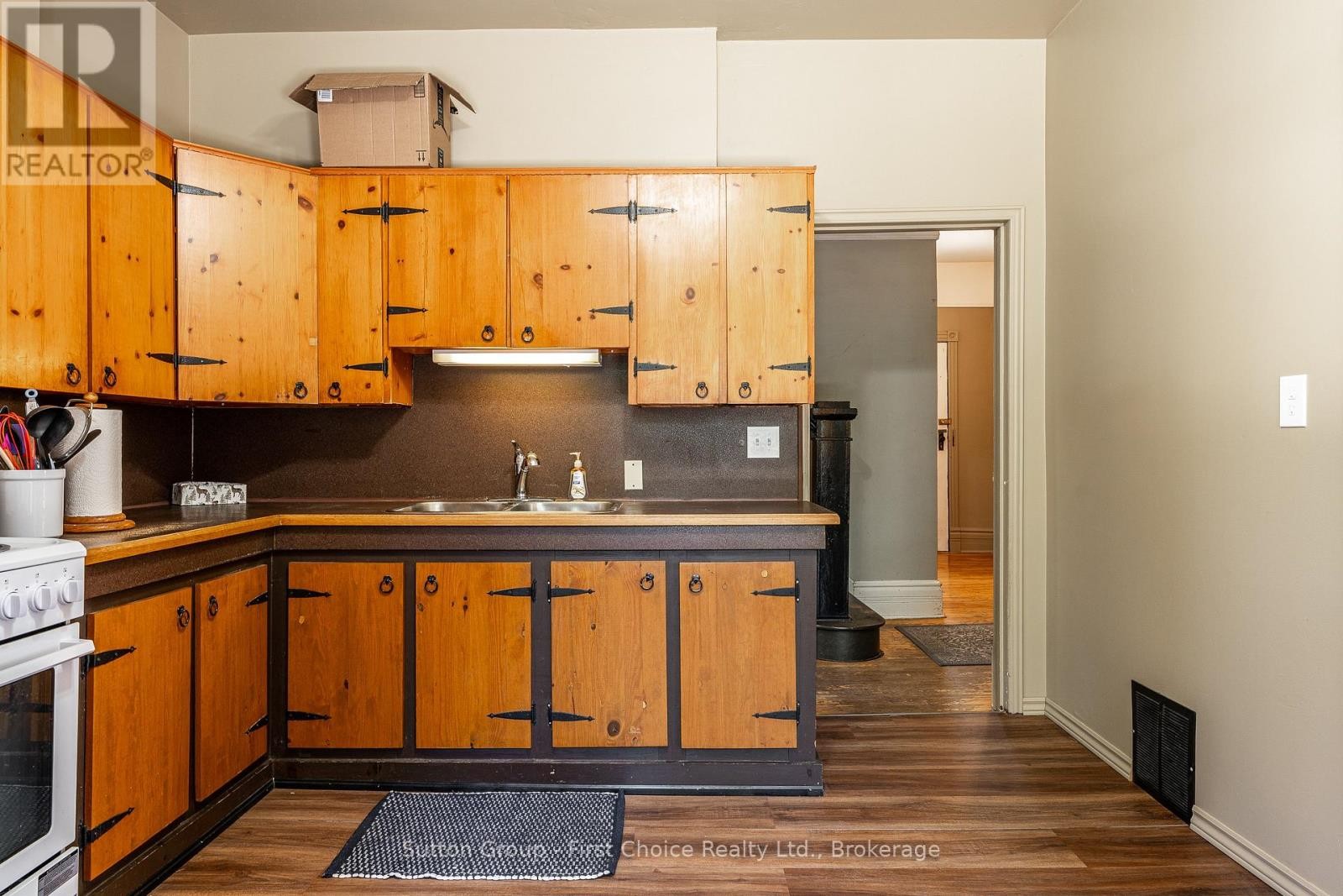 












144 ROMEO STREET S

,
Stratford,




Ontario
N5A4S9

