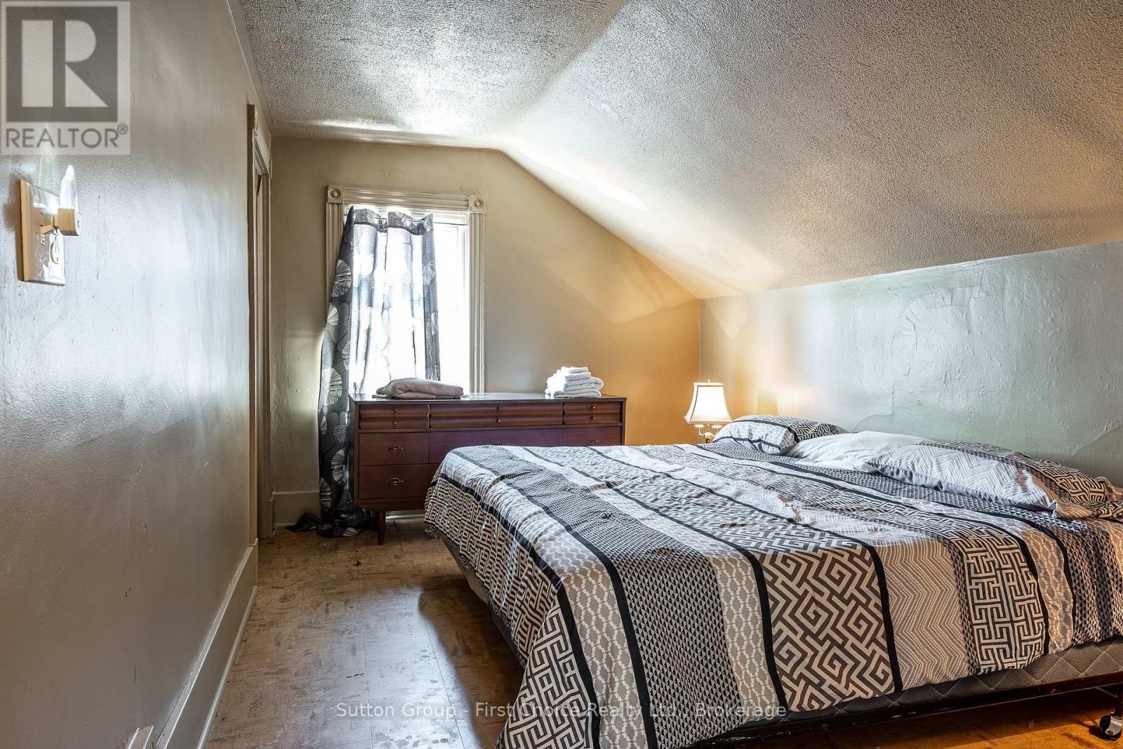 












144 ROMEO STREET S

,
Stratford,




Ontario
N5A4S9

