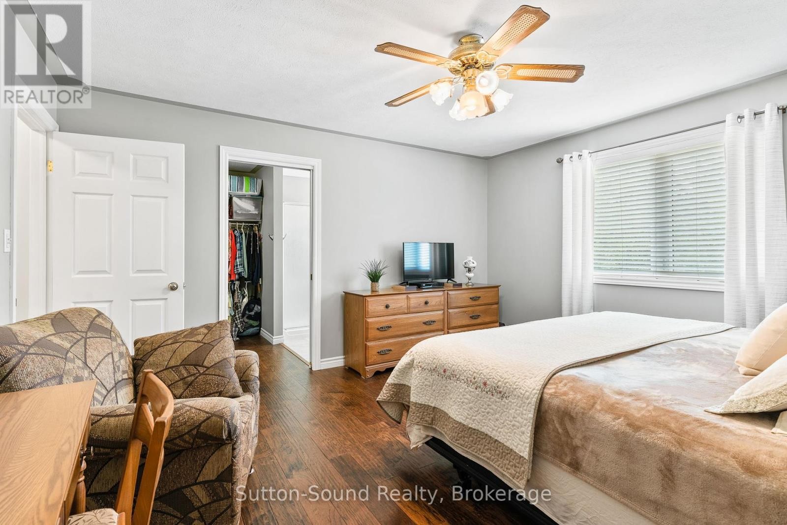 












1215 SUNSET DRIVE

,
South Bruce Peninsula,




Ontario
N0H2T0

