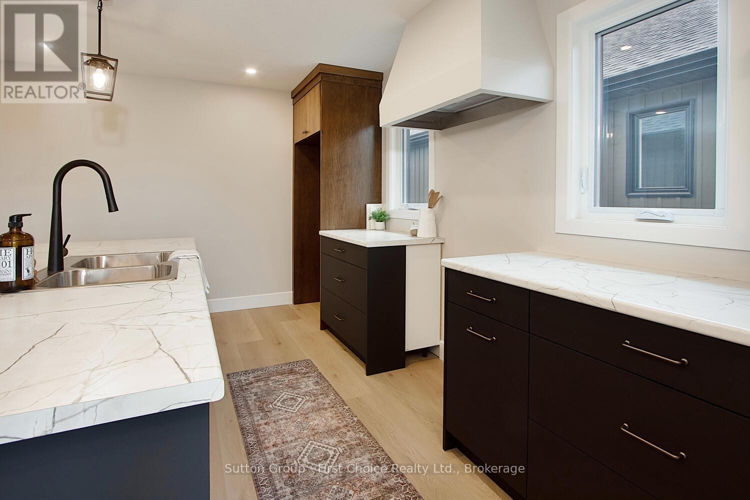 












18 NELSON STREET

,
West Perth (Mitchell),




Ontario
N0K1N0

