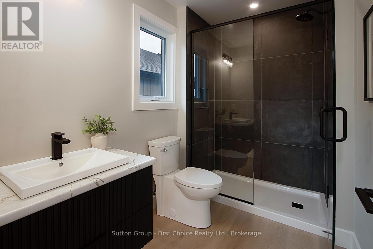 












18 NELSON STREET

,
West Perth (Mitchell),




Ontario
N0K1N0

