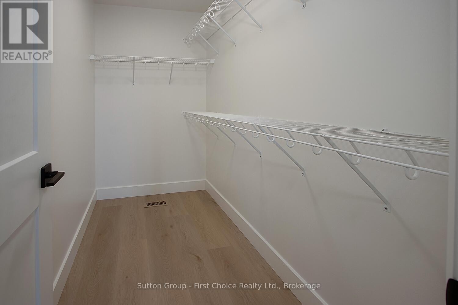 












18 NELSON STREET

,
West Perth (Mitchell),




Ontario
N0K1N0

