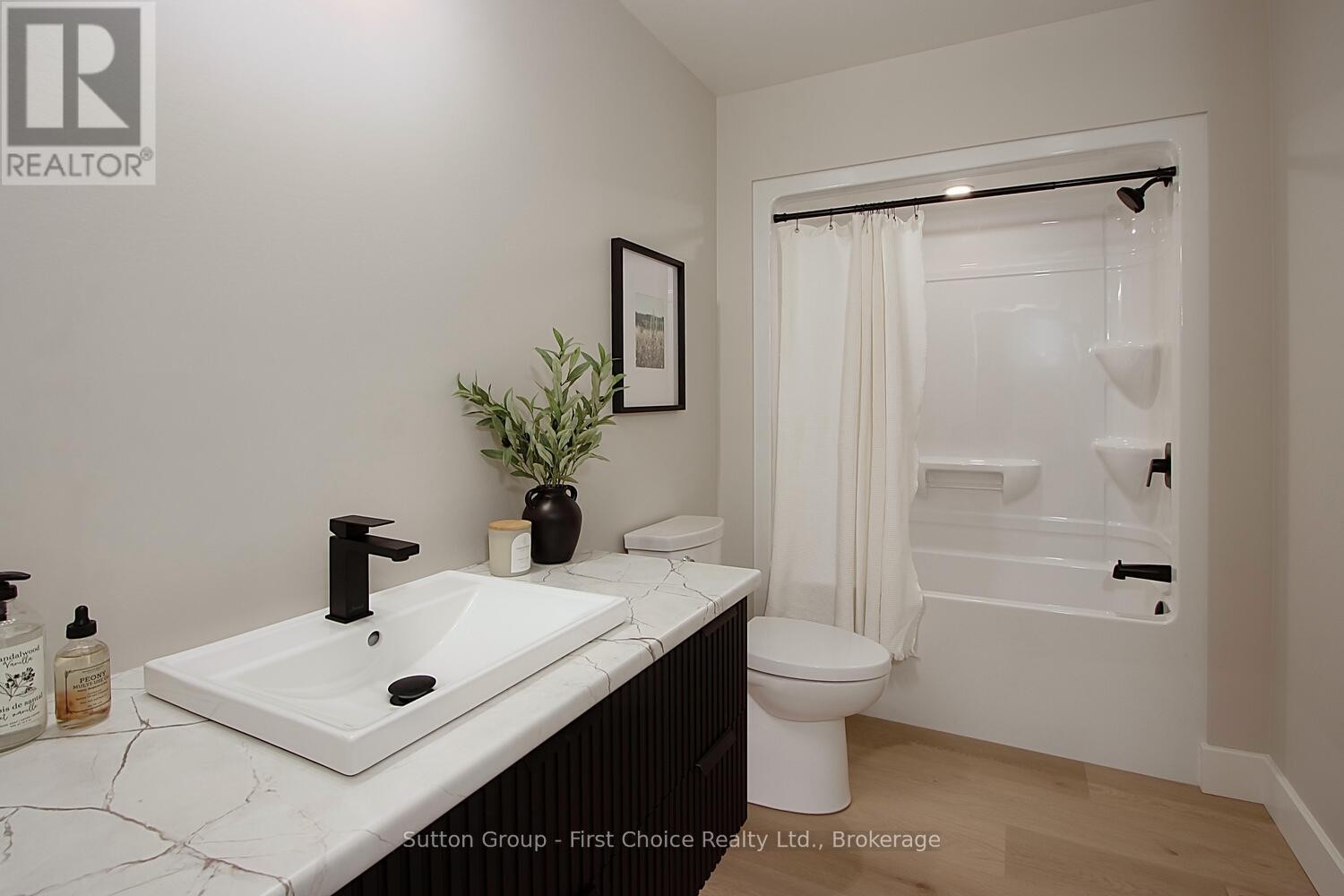 












18 NELSON STREET

,
West Perth (Mitchell),




Ontario
N0K1N0

