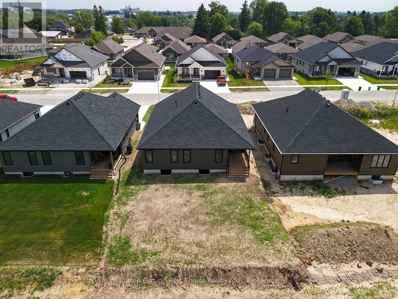 












18 NELSON STREET

,
West Perth (Mitchell),




Ontario
N0K1N0

