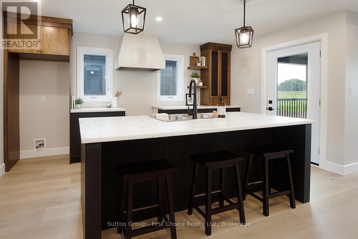 












18 NELSON STREET

,
West Perth (Mitchell),




Ontario
N0K1N0

