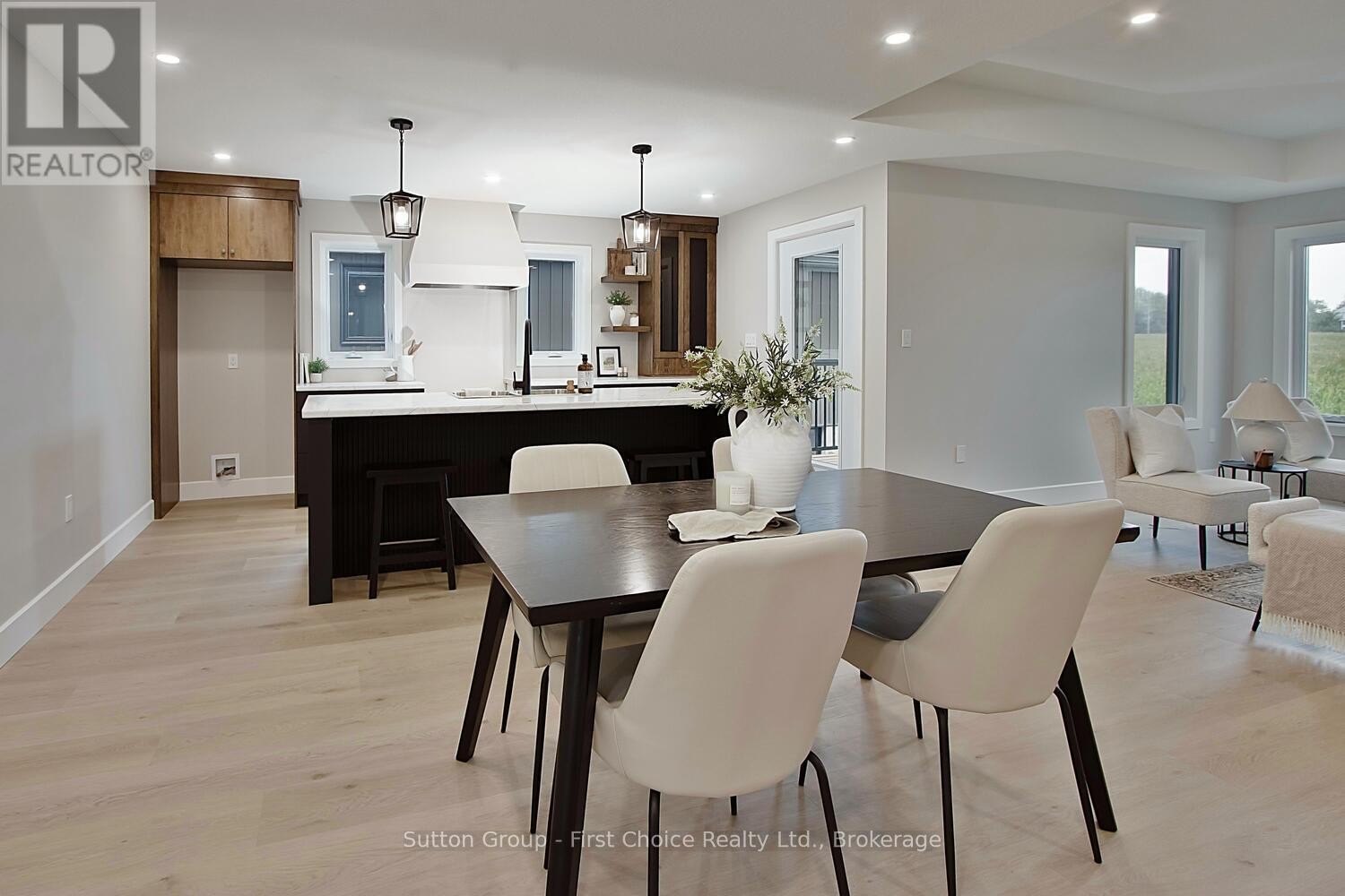 












18 NELSON STREET

,
West Perth (Mitchell),




Ontario
N0K1N0

