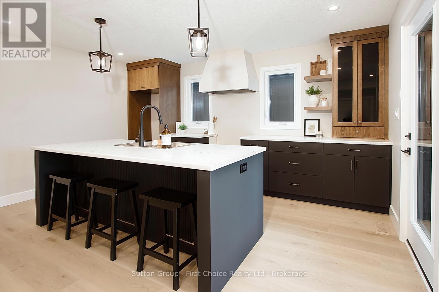 












18 NELSON STREET

,
West Perth (Mitchell),




Ontario
N0K1N0

