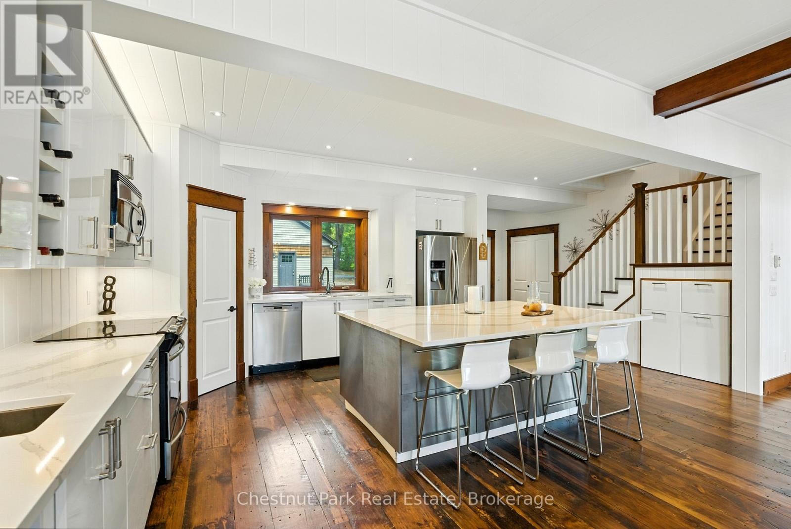 












1030A GORDON STREET

,
Muskoka Lakes (Medora),




Ontario
P0C1A0

