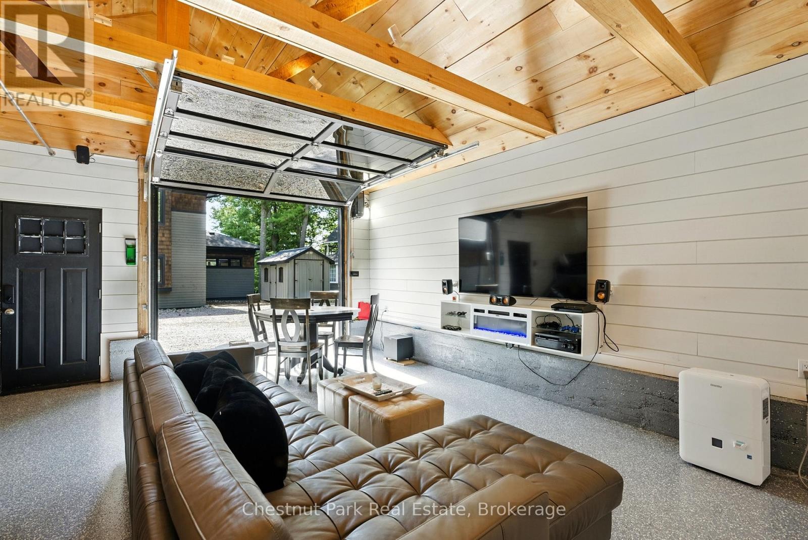 












1030A GORDON STREET

,
Muskoka Lakes (Medora),




Ontario
P0C1A0

