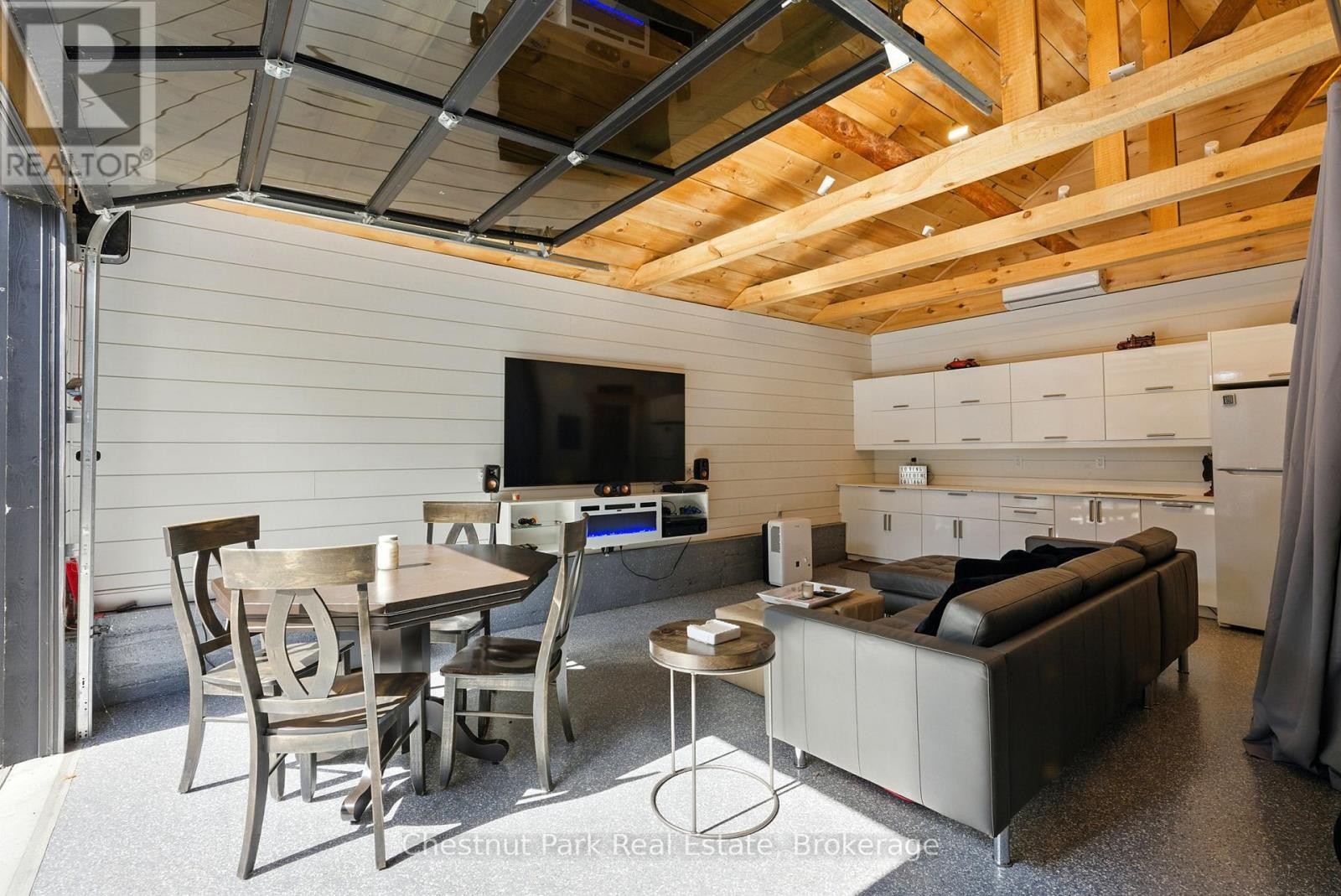 












1030A GORDON STREET

,
Muskoka Lakes (Medora),




Ontario
P0C1A0

