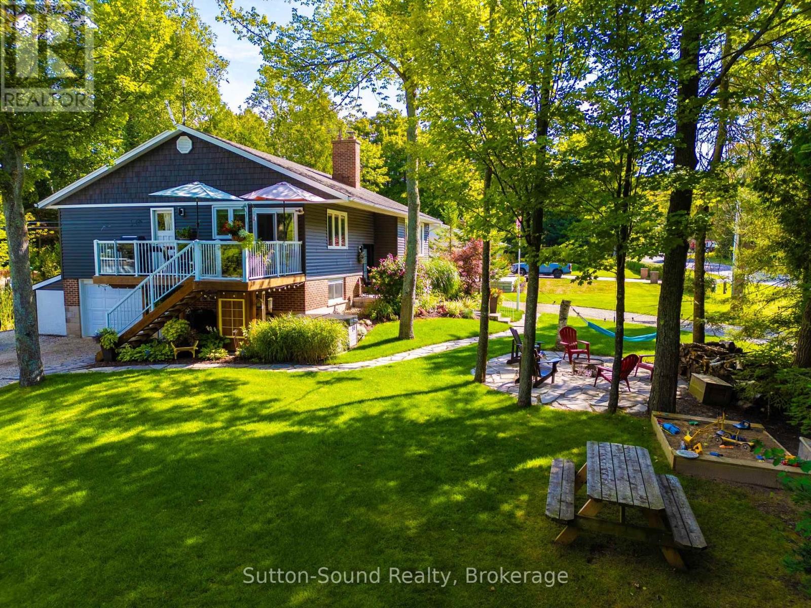 












403 SIMCOE AVENUE

,
South Bruce Peninsula,




Ontario
N0H2G0


