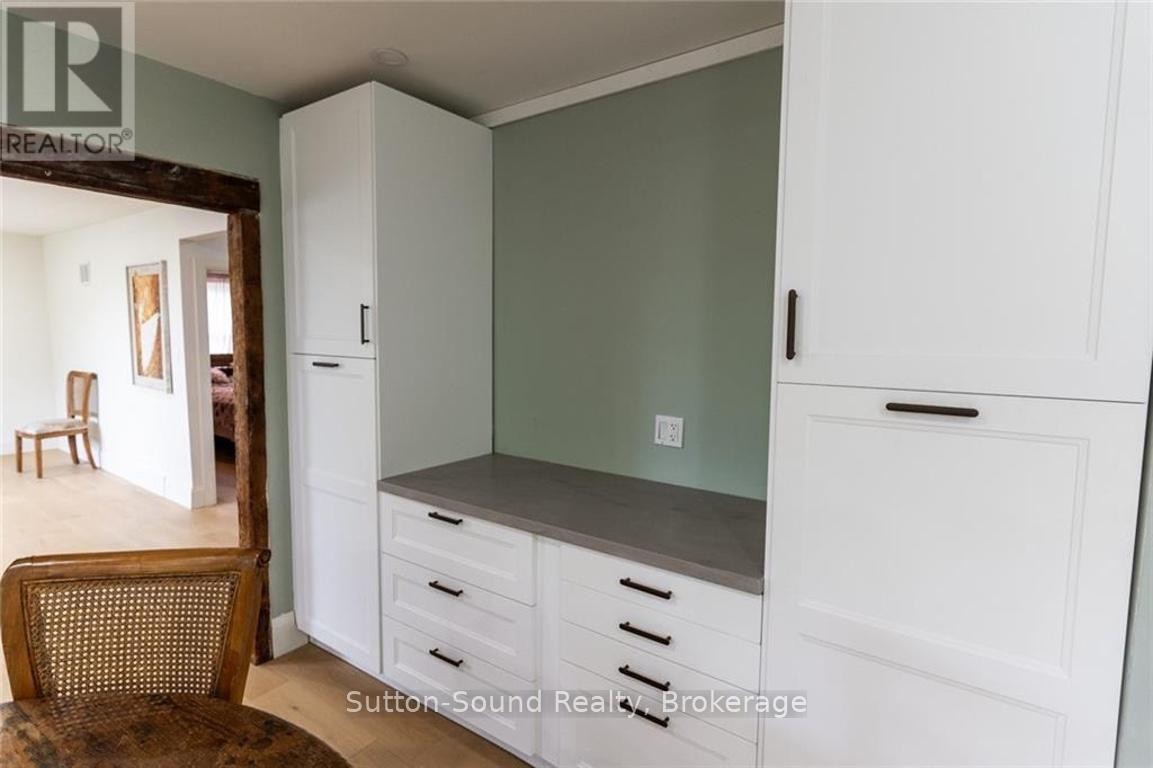 












657 BRANT WATERLOO ROAD E

,
Brant (South Dumfries),




Ontario
N0B1E0

