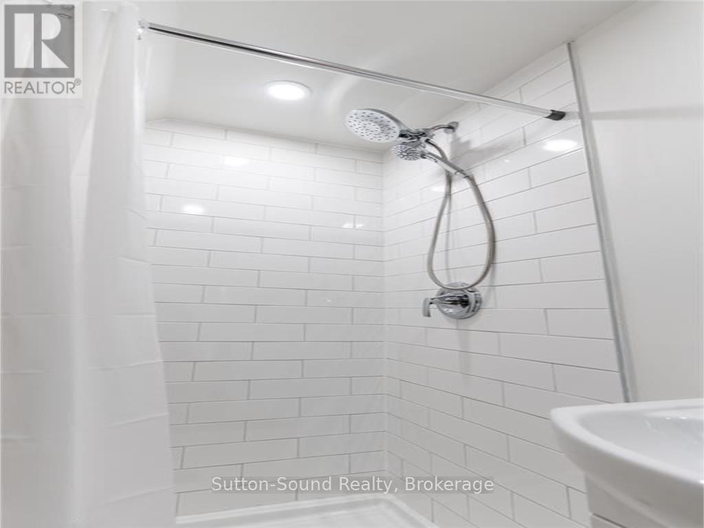 












657 BRANT WATERLOO ROAD E

,
Brant (South Dumfries),




Ontario
N0B1E0

