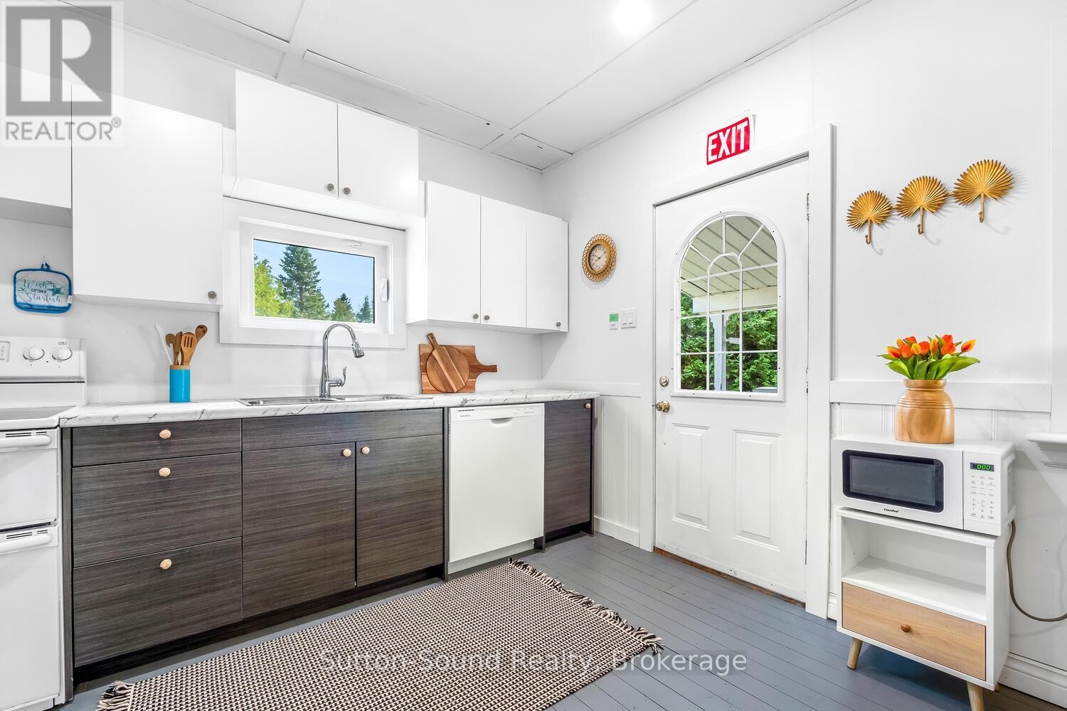 












871 PIKE BAY ROAD

,
Northern Bruce Peninsula,




Ontario
N0H2T0


