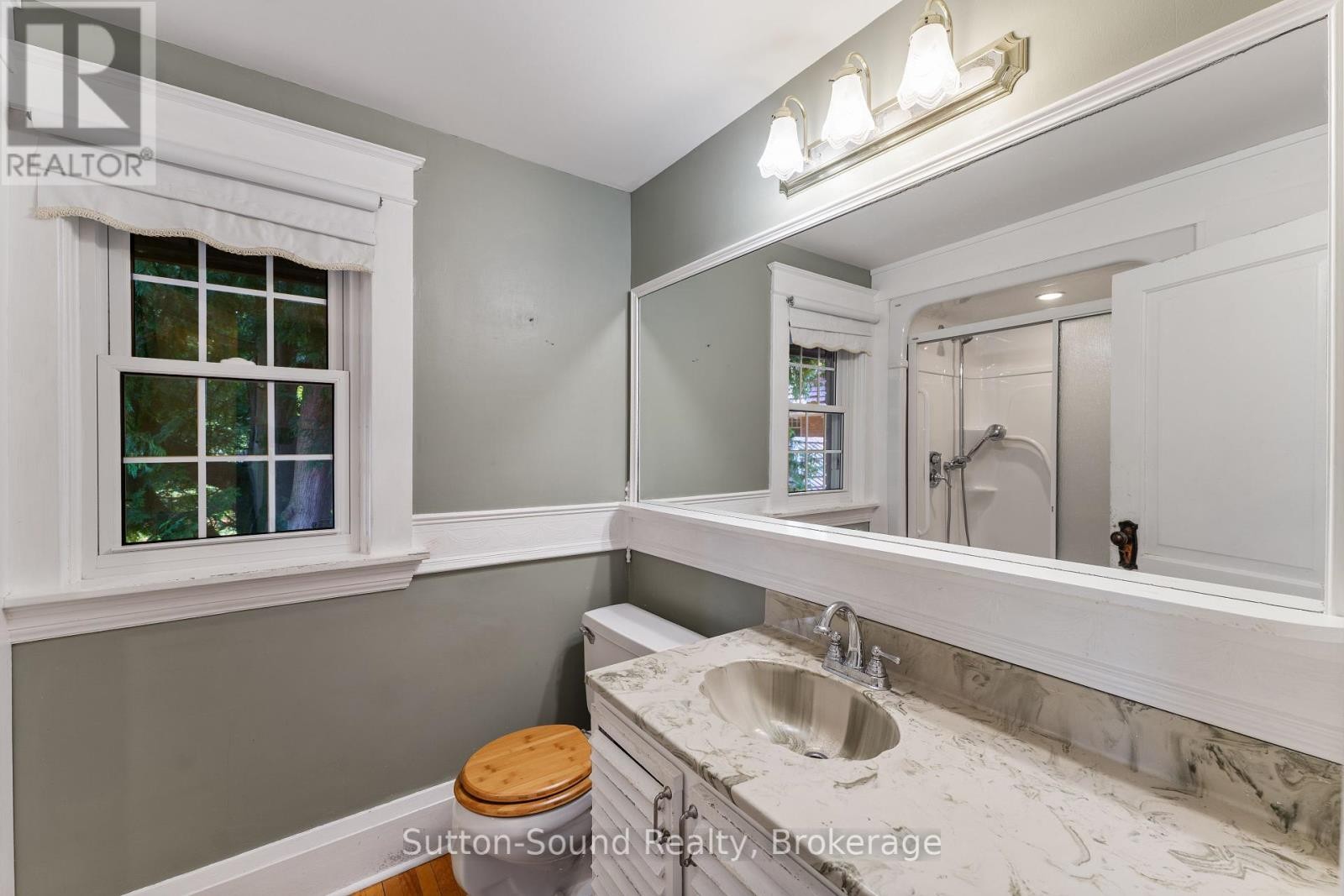 












235 7TH STREET W

,
Owen Sound,




Ontario
N4K3L3

