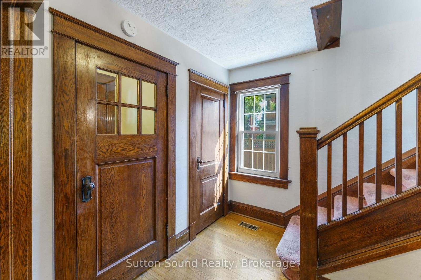












235 7TH STREET W

,
Owen Sound,




Ontario
N4K3L3

