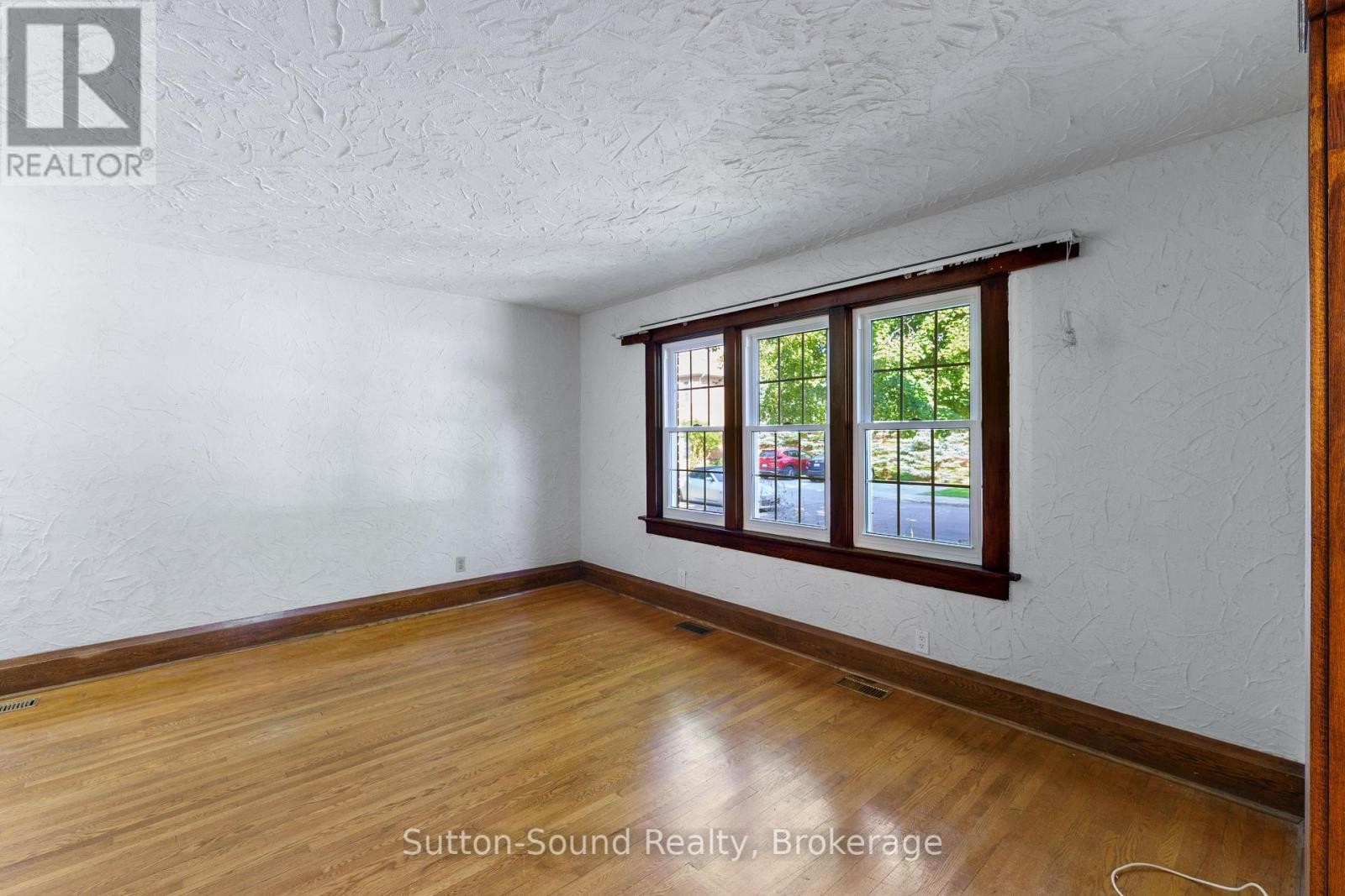 












235 7TH STREET W

,
Owen Sound,




Ontario
N4K3L3

