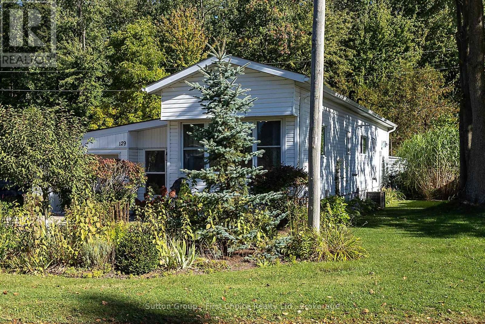 












129 ASH STREET

,
Perth East (Crystal Lake),




Ontario
N5A6S6

