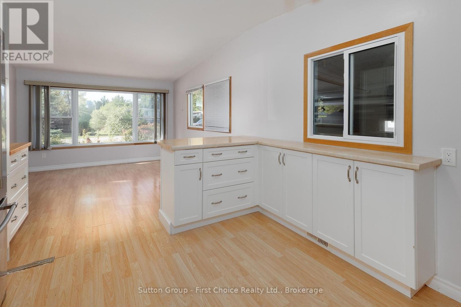 












129 ASH STREET

,
Perth East (Crystal Lake),




Ontario
N5A6S6


