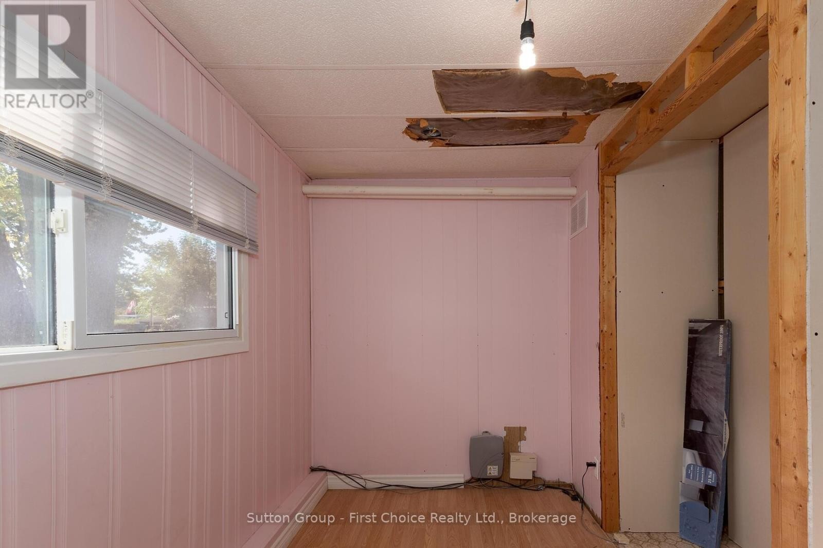 












129 ASH STREET

,
Perth East (Crystal Lake),




Ontario
N5A6S6

